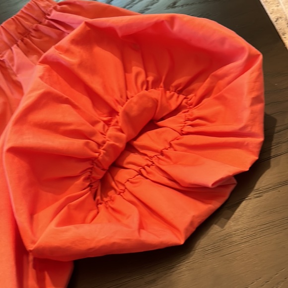 Gabrielle Union New York & Company Off the Shoulder Carmen Miranda Style Blouse - Picture 3 of 4